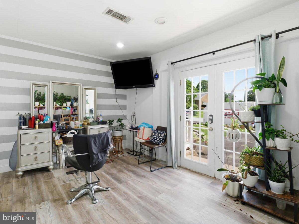 16808 Tammany Manor Road Williamsport, MD 21795 - Photo 29 of 41 Bright and airy creative space.