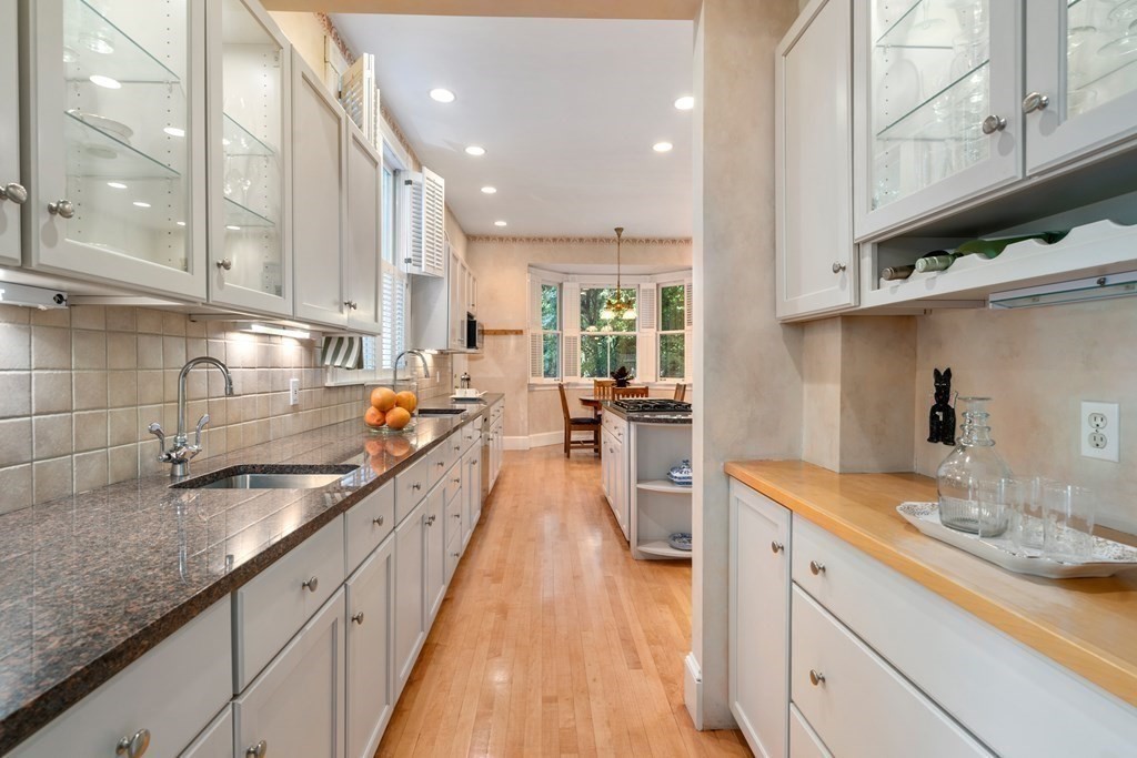 35 Brewster Street Cambridge, MA 02138 - Photo 9 of 20