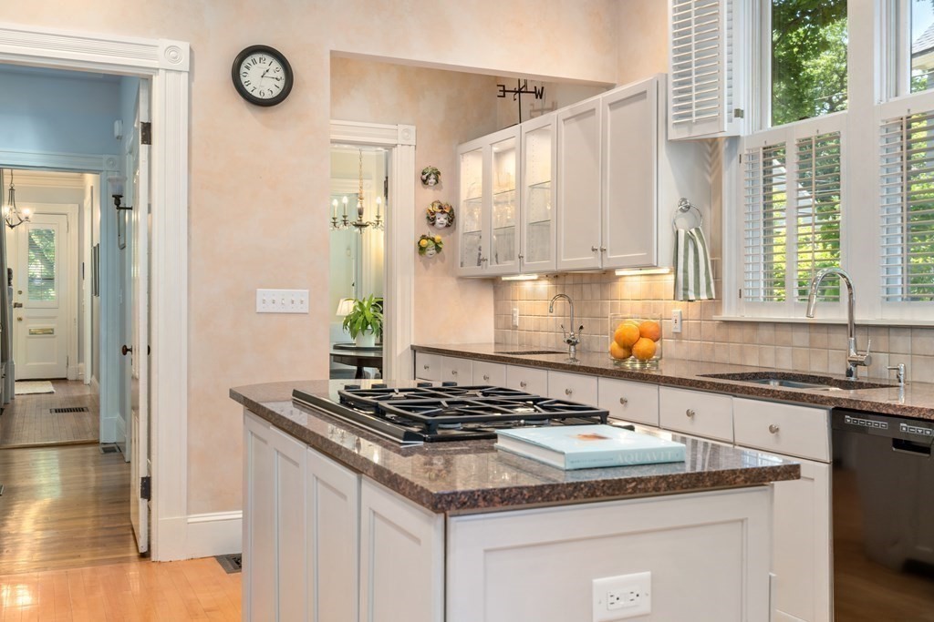 35 Brewster Street Cambridge, MA 02138 - Photo 10 of 20