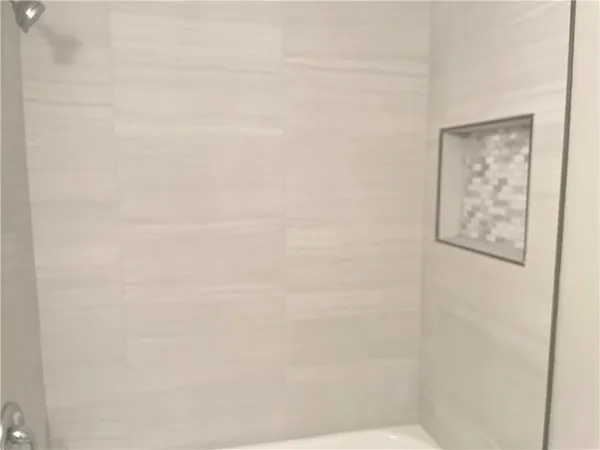 a picture of a bath tub