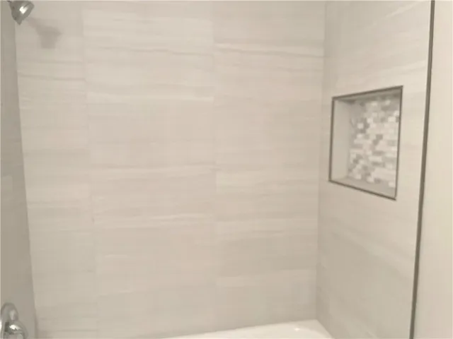 a picture of a bath tub