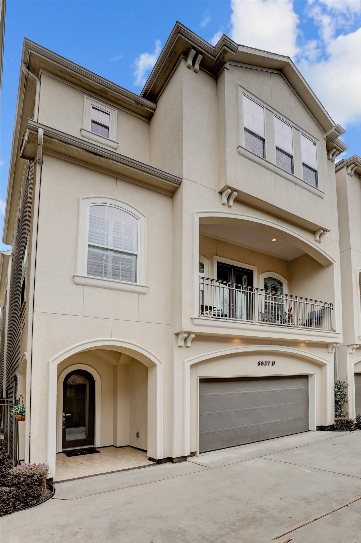 5637 Kiam Street, Unit D Houston, TX 77007 - Photo 12 of 12 a view of a building with a garage