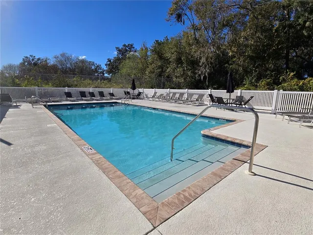 a view of a wrought fence