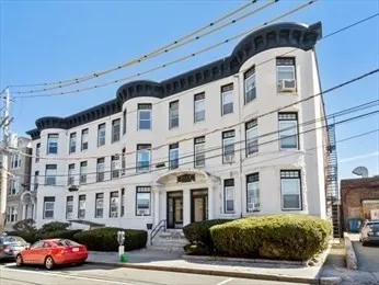 $2,900 | 17 Green Street, Unit 4, Brookline, MA 02446
