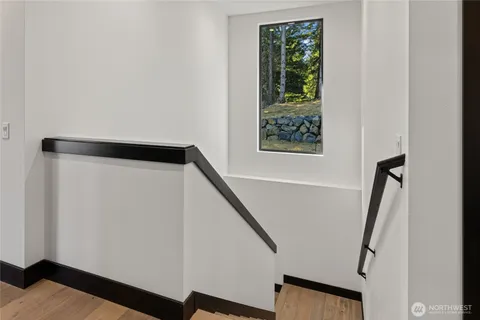 a view of entryway with a window