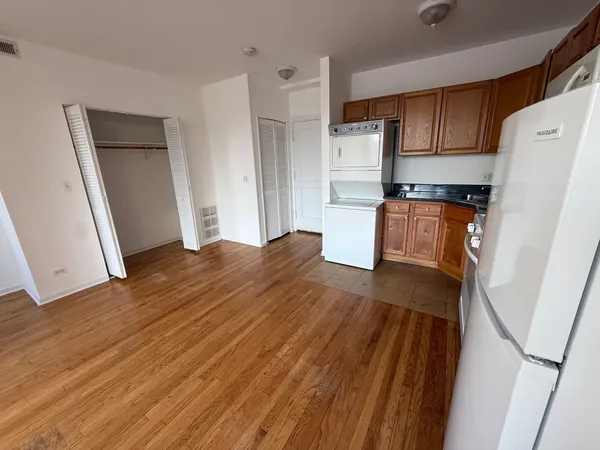 $1,100 | 3150 North Laramie Avenue, Unit 2B, Chicago, IL 60641