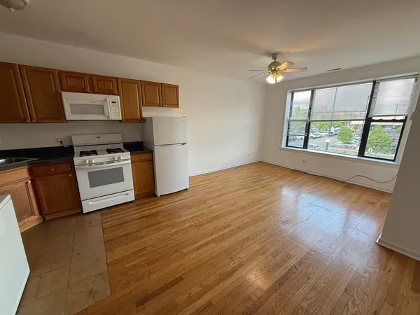 $1,100 | 3150 North Laramie Avenue, Unit 2B, Chicago, IL 60641