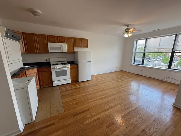$1,100 | 3150 North Laramie Avenue, Unit 2B, Chicago, IL 60641
