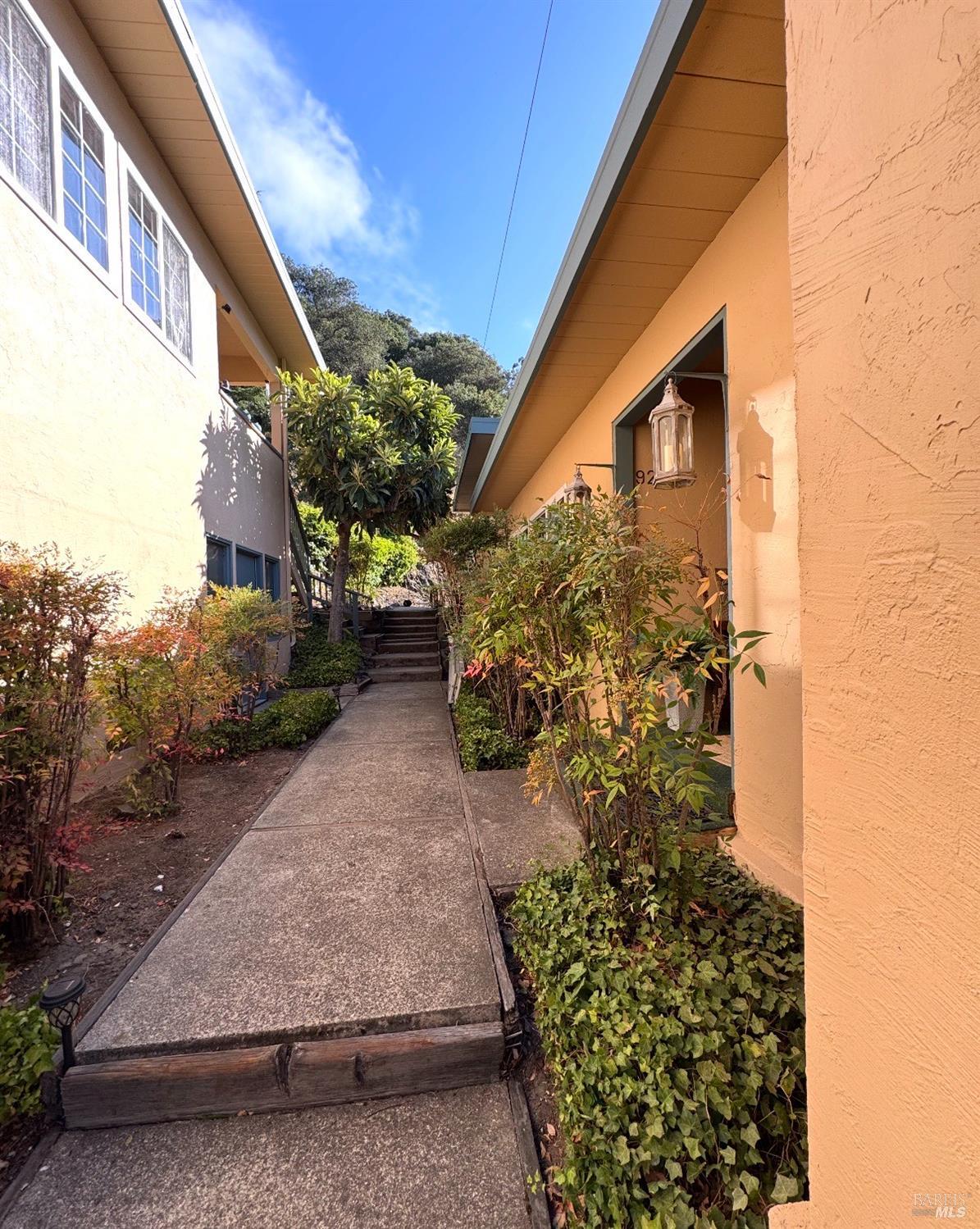 92 Elizabeth Way San Rafael, CA 94901 - Photo 2 of 17