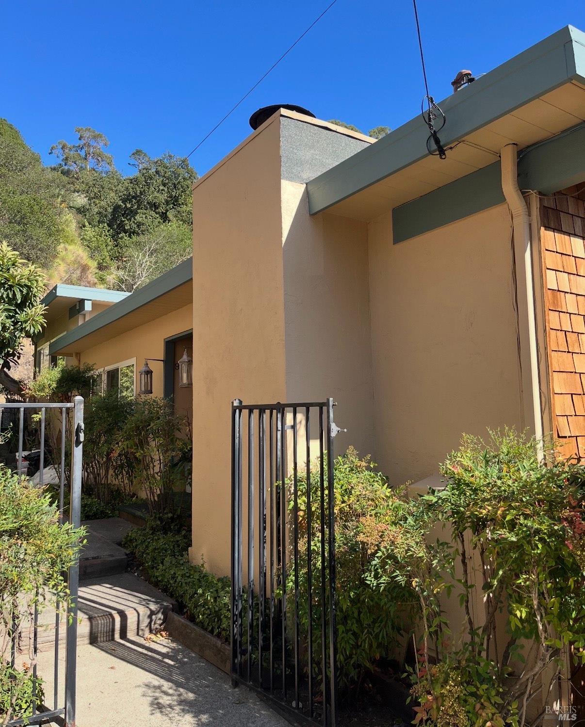 92 Elizabeth Way San Rafael, CA 94901 - Photo 4 of 17