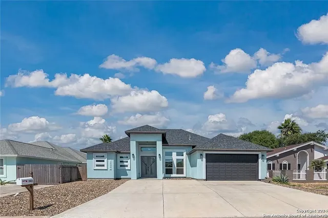 a view of a house with a backyard
