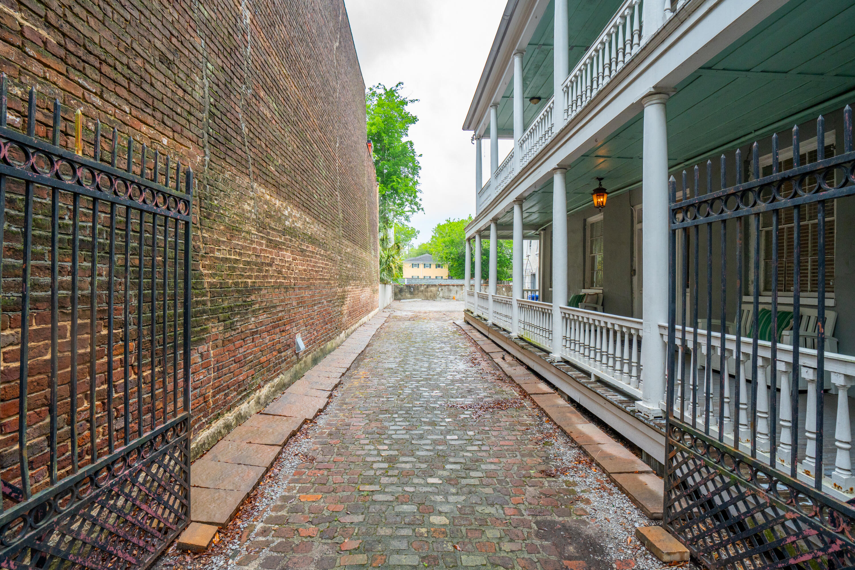 66 Beaufain Street Charleston, SC 29401 - Photo 2 of 23 66BeaufainSt-KeenEyeMarketing-003