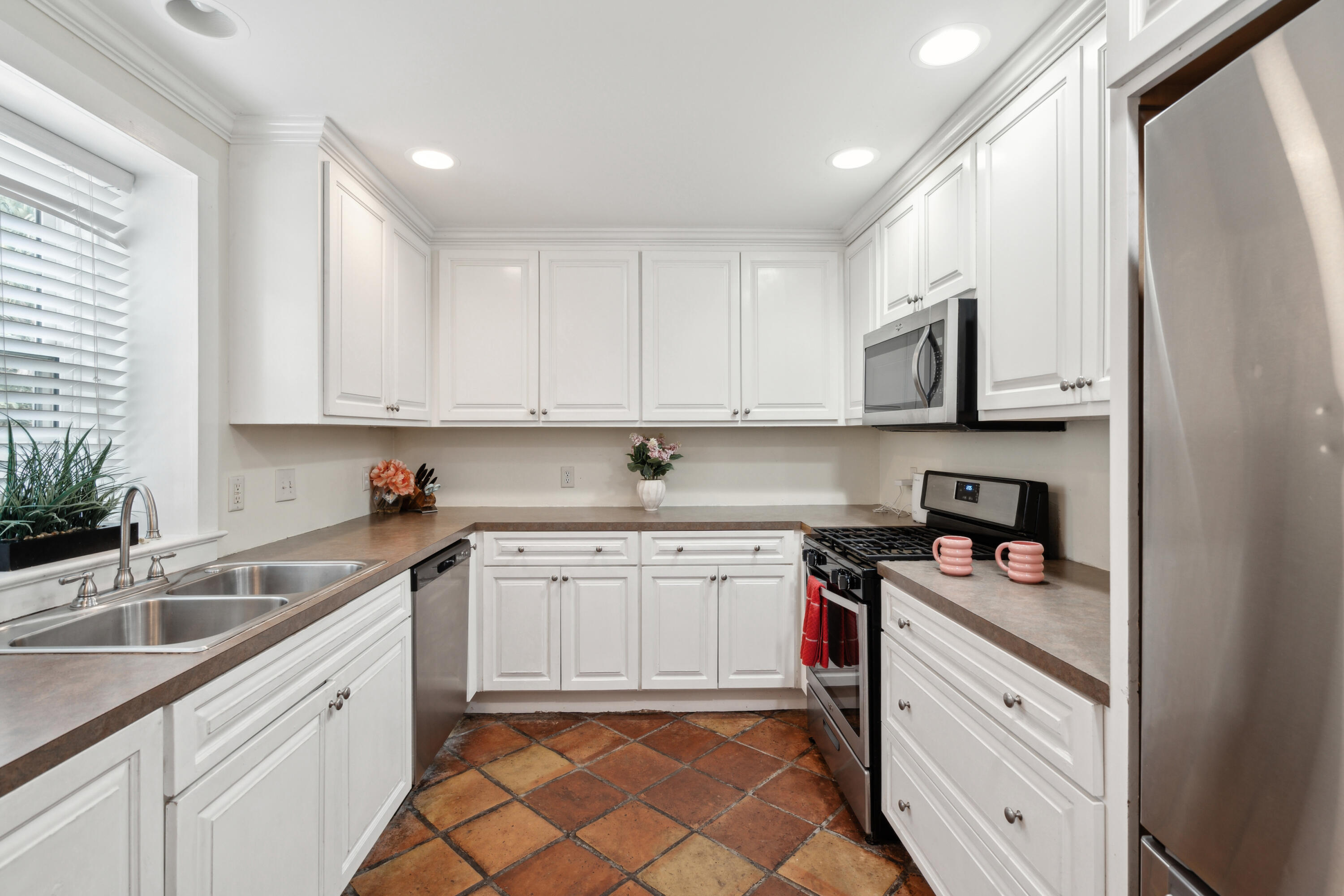 66 Beaufain Street Charleston, SC 29401 - Photo 8 of 23 66BeaufainSt-KeenEyeMarketing-017