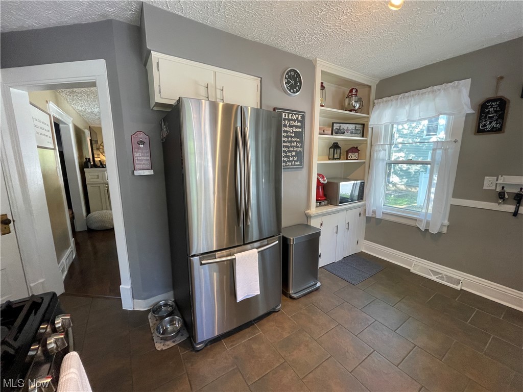 8239 Johnnycake Ridge Road Mentor, OH 44060 - Photo 15 of 35 Gallery Image 15