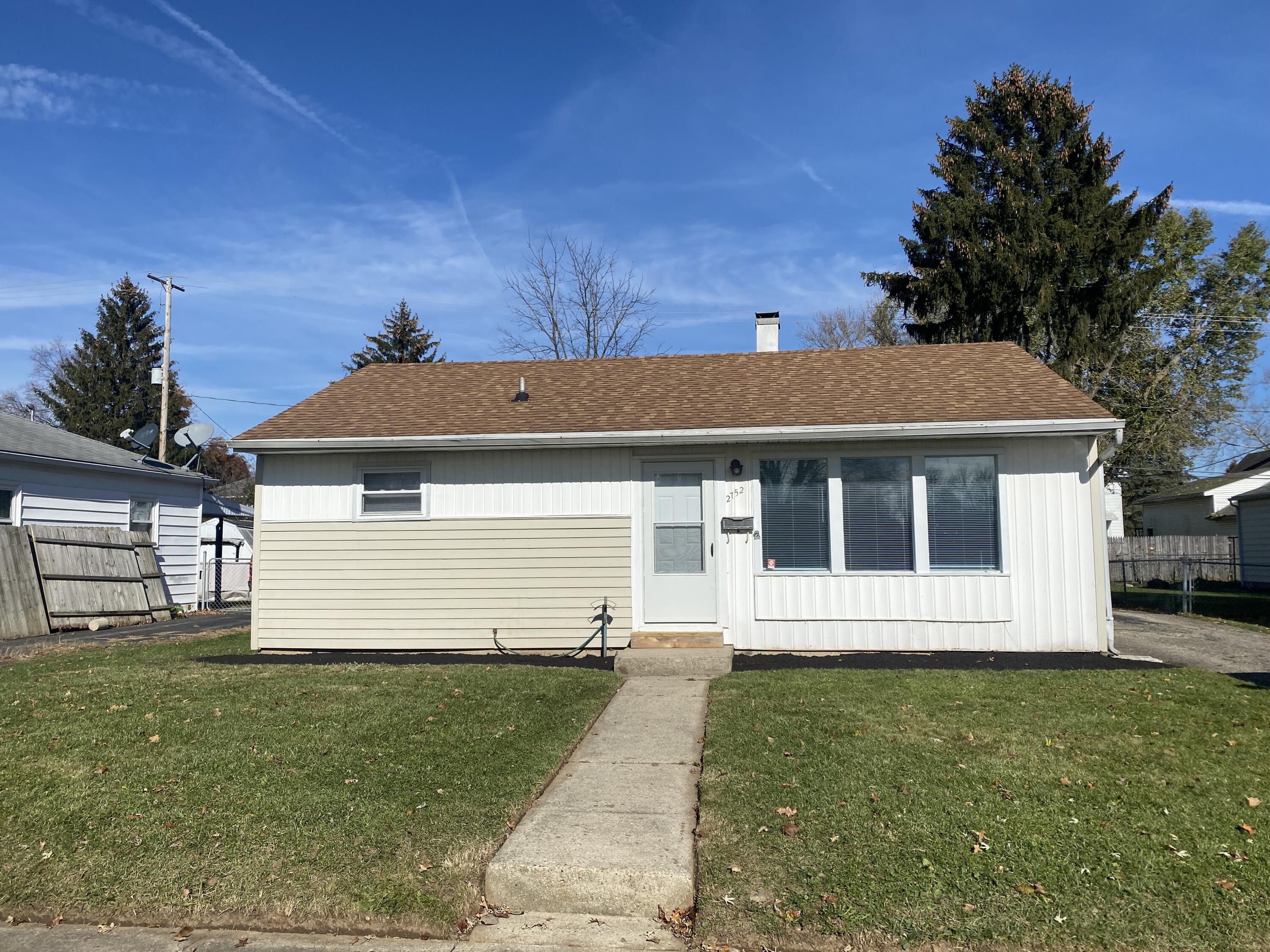 2752 Dorothy Layne Springfield, OH 45505 - Photo 2 of 20