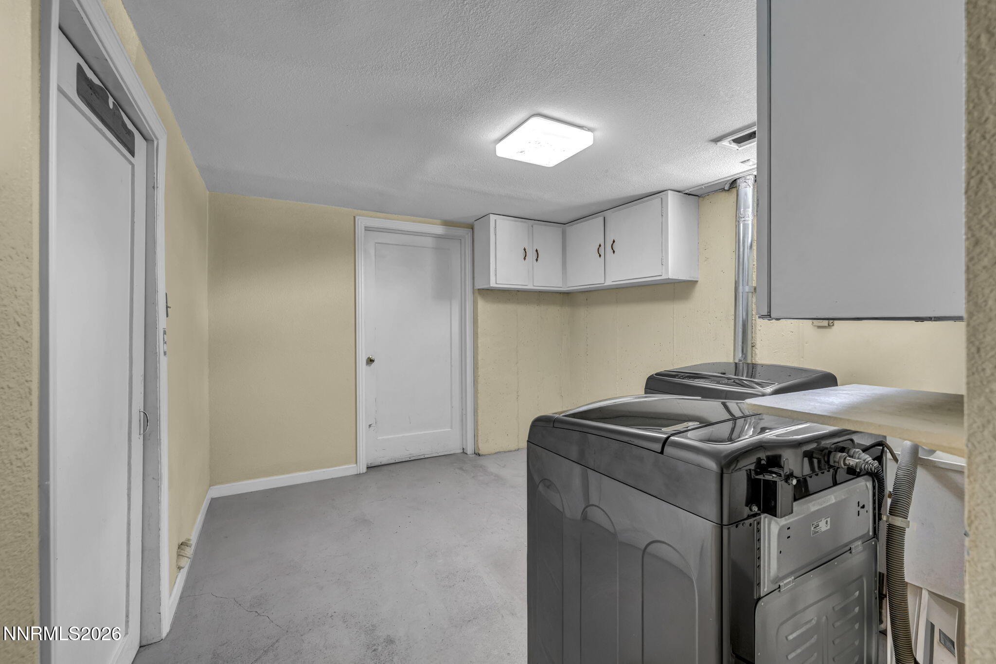620 Belgrave Avenue Reno, NV 89502 - Photo 33 of 57 a kitchen that has a stove and a sink