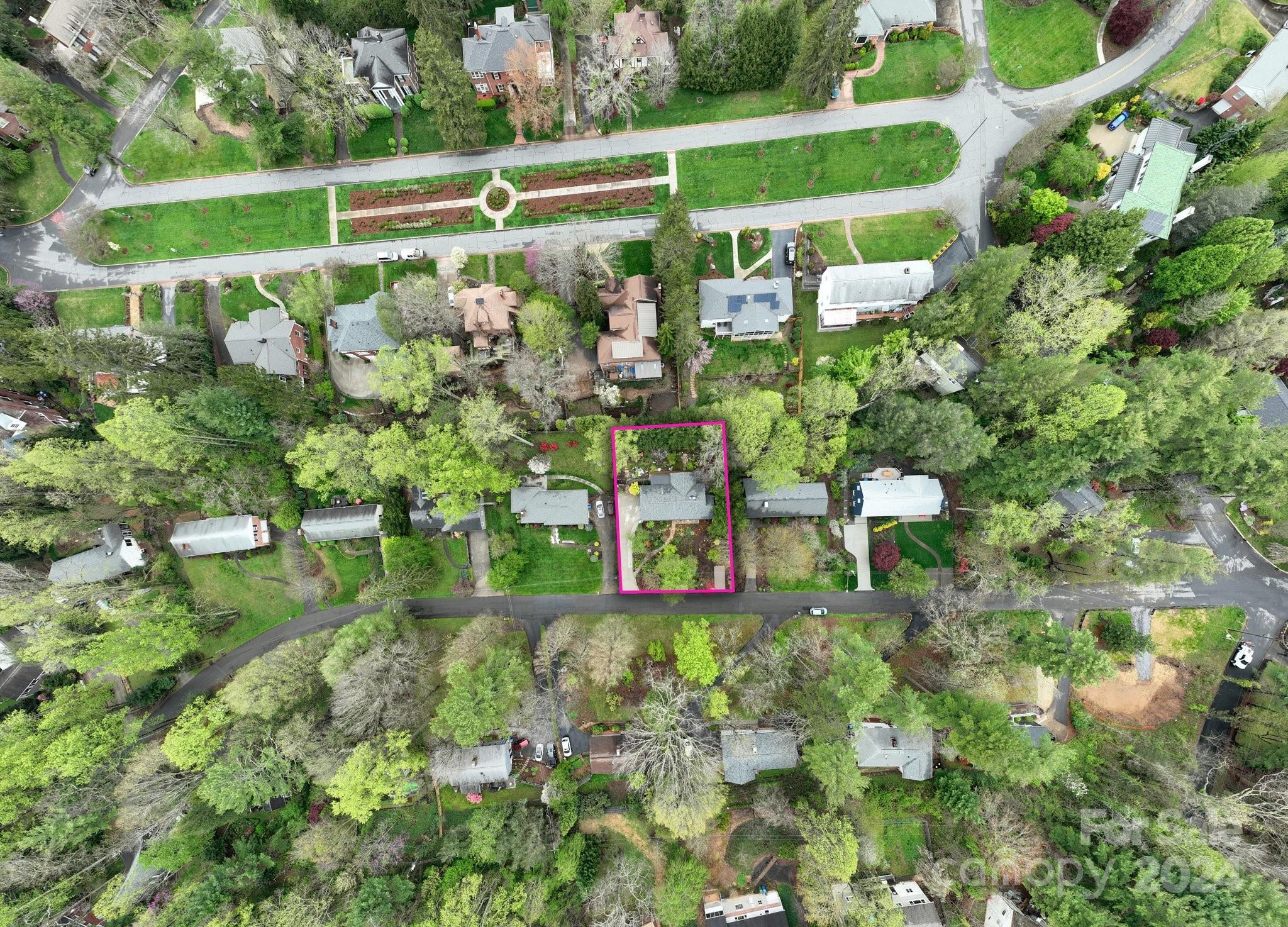 24 Maplewood Road Asheville, NC 28804 - Photo 36 of 38 a view of a garden with plants