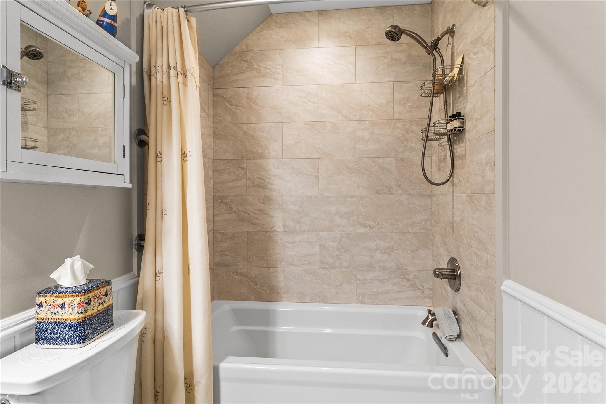 1103 River Ridge Way Lenoir, NC 28645 - Photo 25 of 46 a bathroom with a bath tub