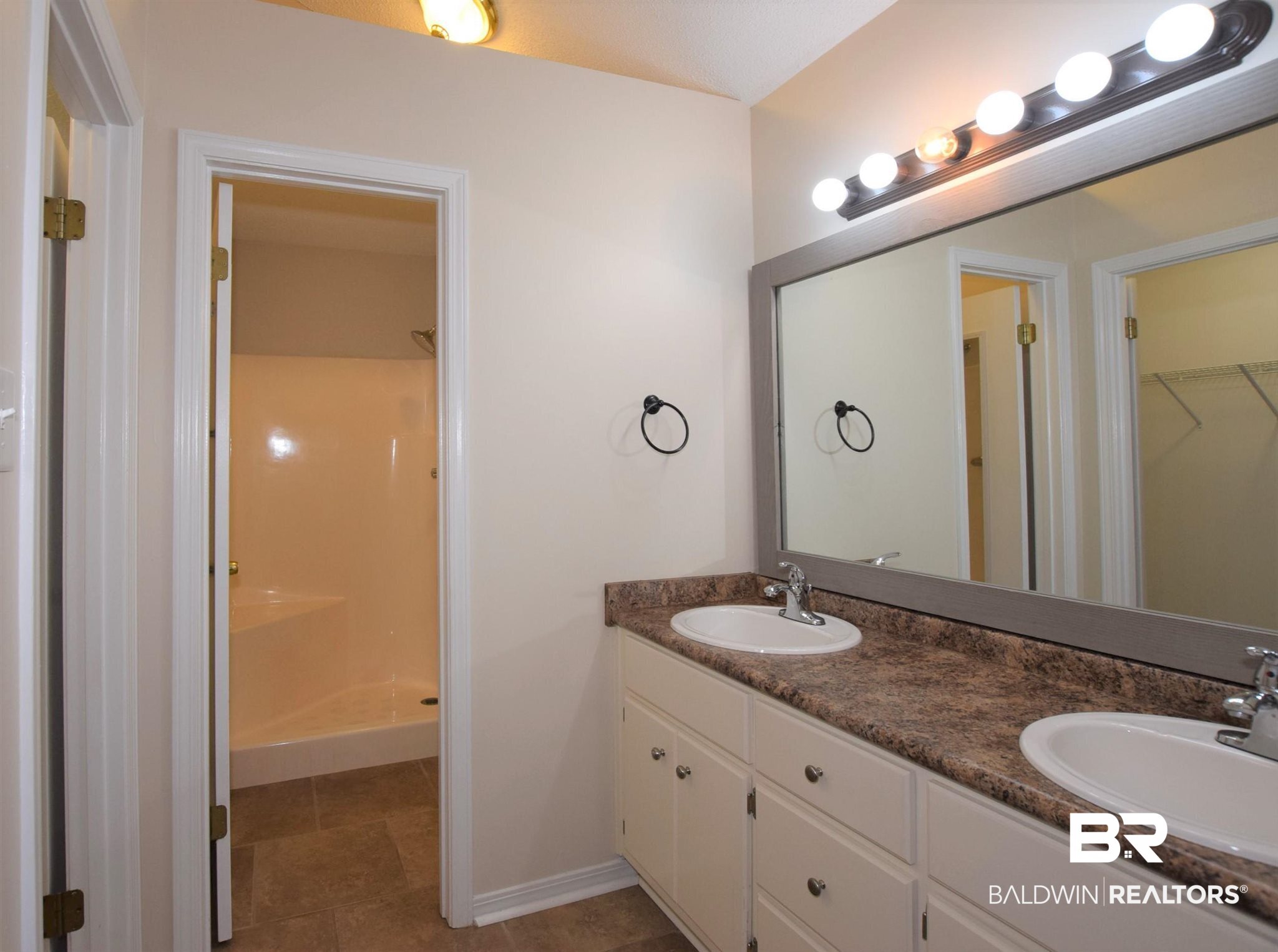 5522 Yucca Drive Mobile, AL 36693 - Photo 15 of 28 Master bathroom
