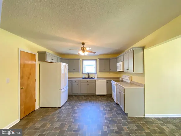 $368,000 | 427 Muscadine Trail, Baskerville, VA 23915