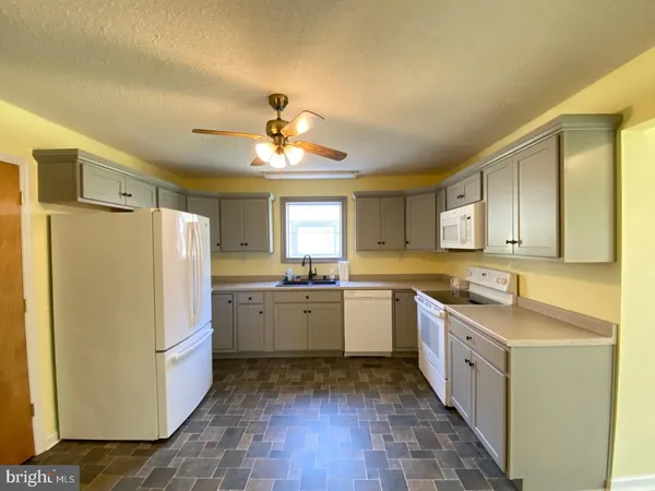 $368,000 | 427 Muscadine Trail, Baskerville, VA 23915