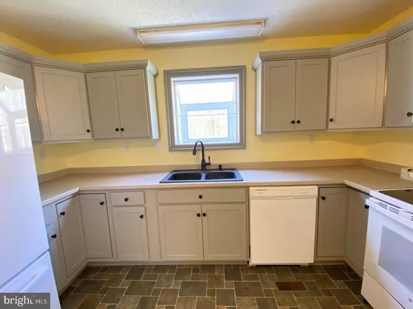$368,000 | 427 Muscadine Trail, Baskerville, VA 23915