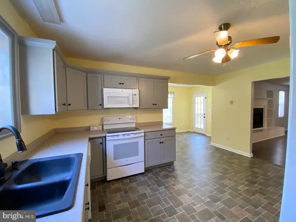 $368,000 | 427 Muscadine Trail, Baskerville, VA 23915