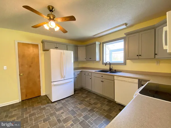 $368,000 | 427 Muscadine Trail, Baskerville, VA 23915