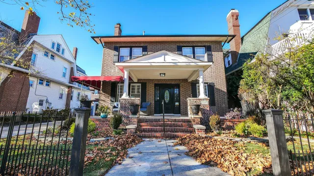 a view of a house with entryway