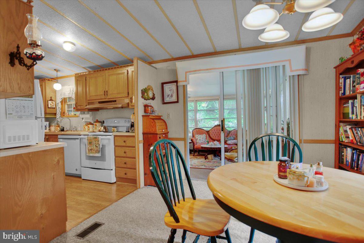 223 Maple Avenue Manheim, PA 17545 - Photo 11 of 29