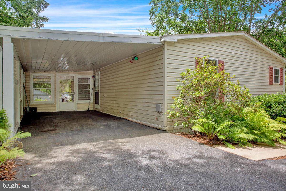 223 Maple Avenue Manheim, PA 17545 - Photo 27 of 29 Carport