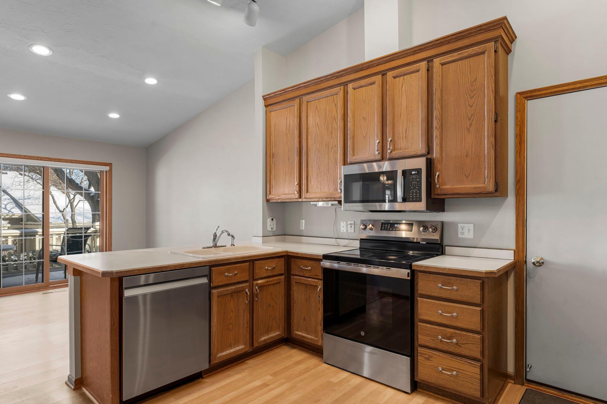 809 Ivy Lane Eagan, MN 55123 - Photo 15 of 47