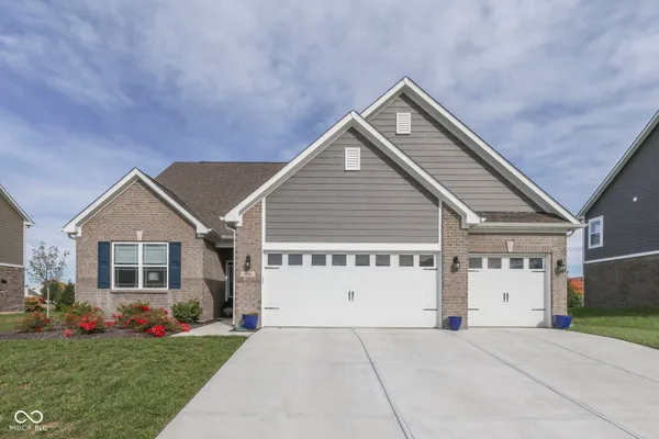 $425,000 | 948 Fred Lane, Greenwood, IN 46143