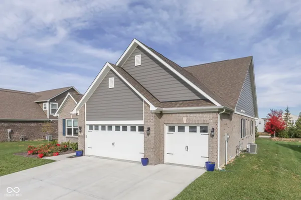 $425,000 | 948 Fred Lane, Greenwood, IN 46143