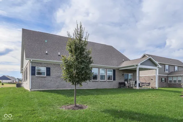 $425,000 | 948 Fred Lane, Greenwood, IN 46143