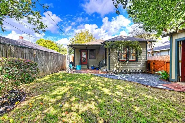 $560,000 | 1020 East 14th Street, Houston, TX 77009