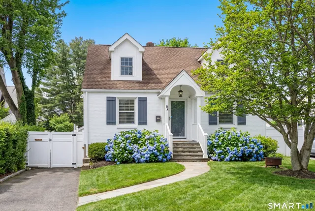 $1,175,000 | 98 Cambridge Street, Fairfield, CT 06824