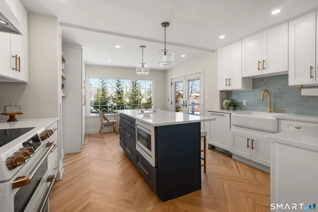 $1,175,000 | 98 Cambridge Street, Fairfield, CT 06824