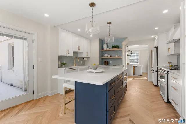 $1,175,000 | 98 Cambridge Street, Fairfield, CT 06824