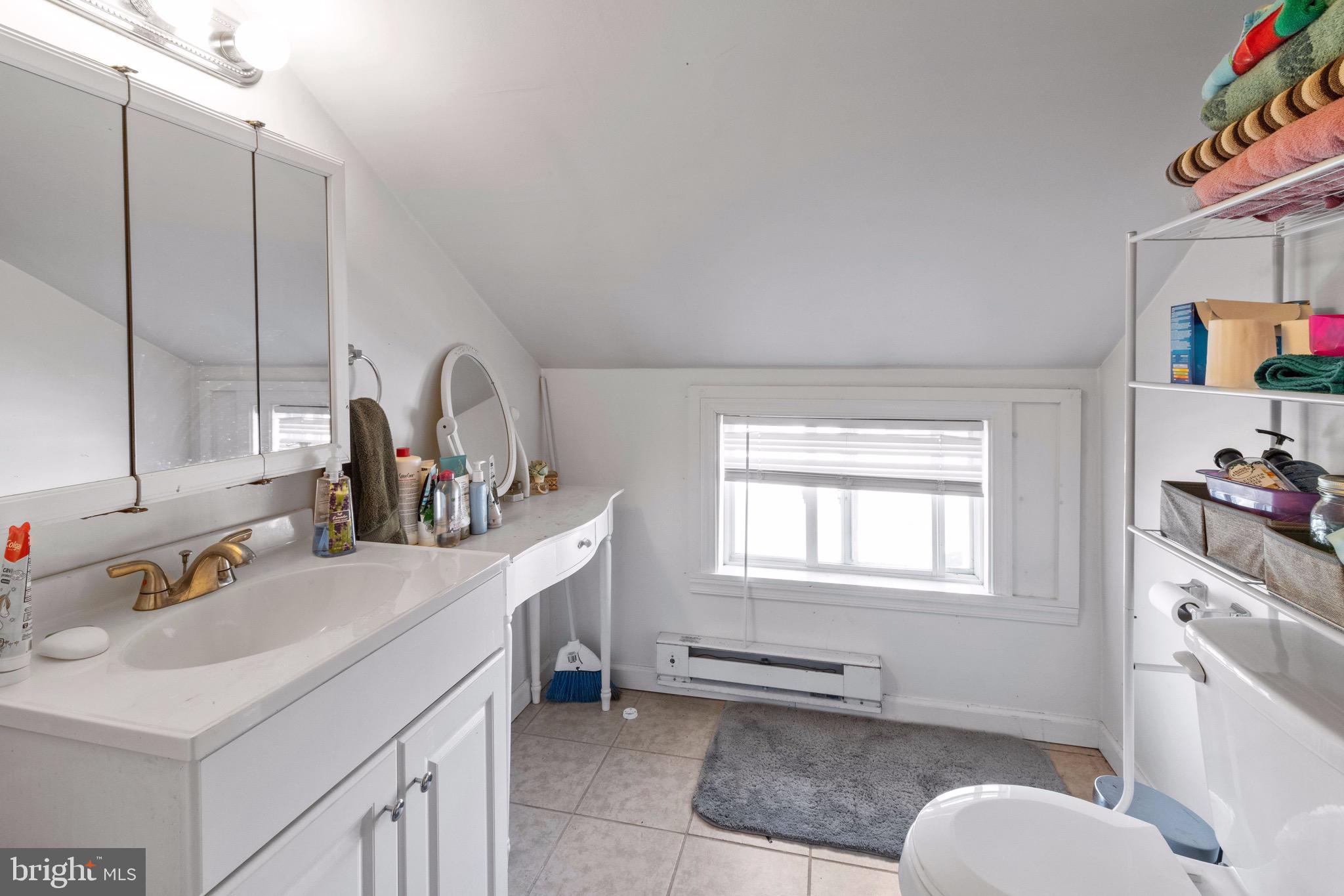 108 Goldengate Road Levittown, PA 19057 - Photo 15 of 20