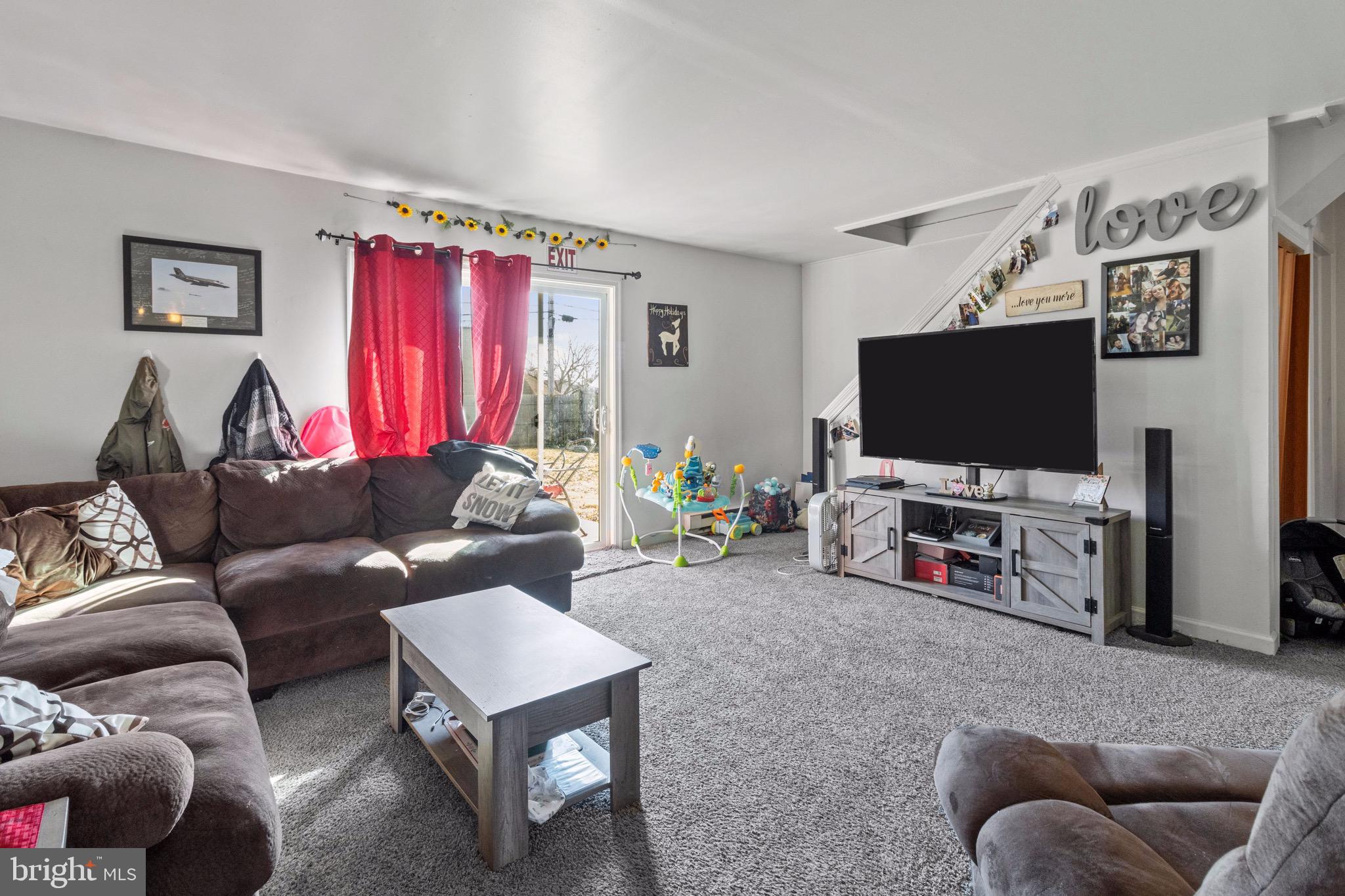 108 Goldengate Road Levittown, PA 19057 - Photo 3 of 20