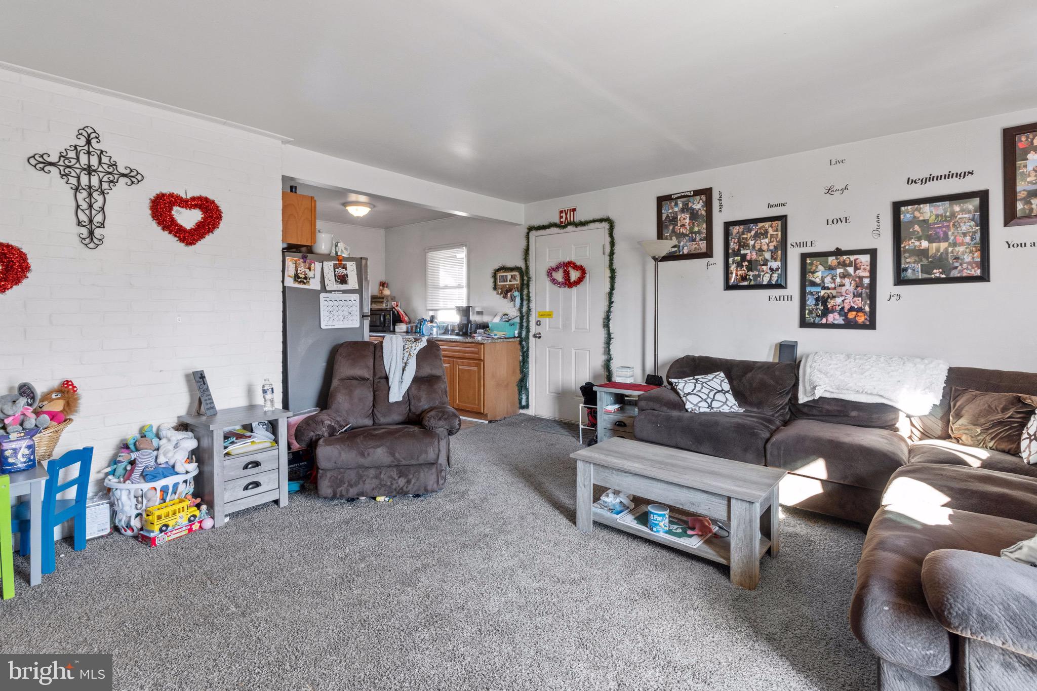 108 Goldengate Road Levittown, PA 19057 - Photo 4 of 20