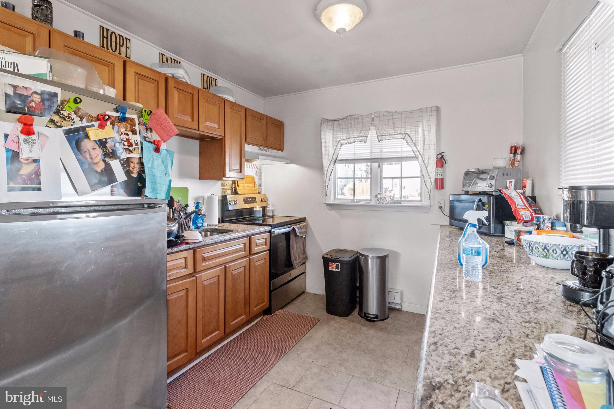 108 Goldengate Road Levittown, PA 19057 - Photo 6 of 20