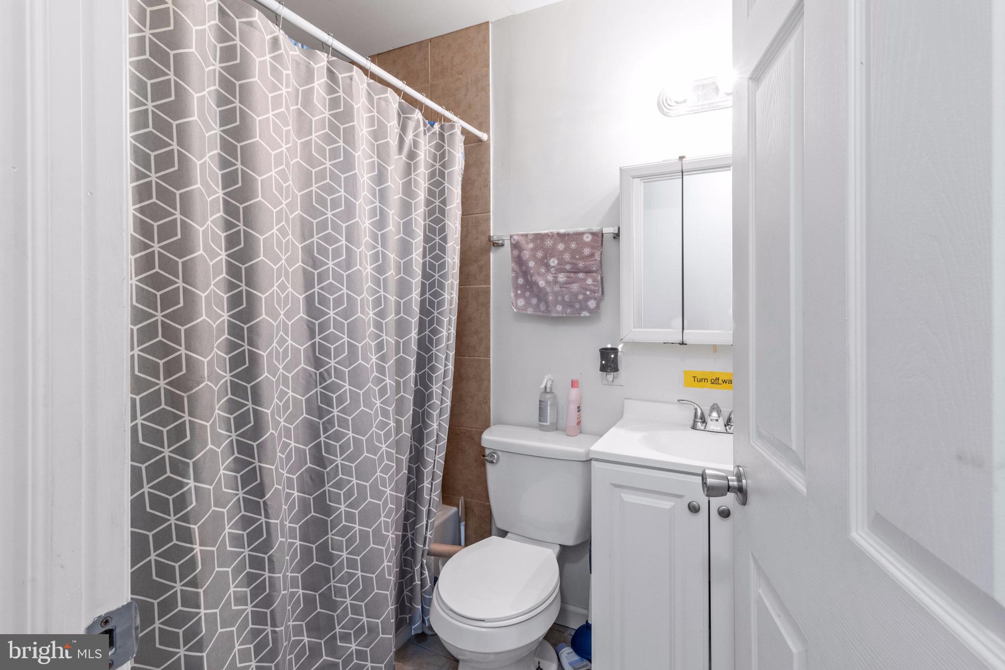 108 Goldengate Road Levittown, PA 19057 - Photo 8 of 20