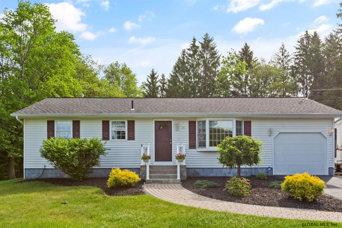 31 Fellows Road Halfmoon, NY 12065 - Photo 1 of 30 Photo 1