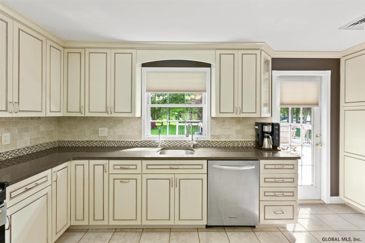 31 Fellows Road Halfmoon, NY 12065 - Photo 3 of 30 Photo 3