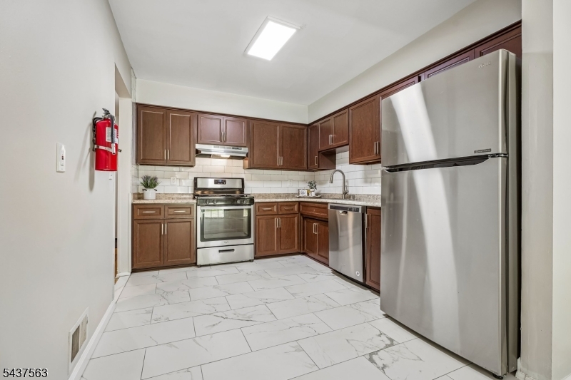6B John F Goellner Drive, Unit 6B Raritan, NJ 08869 - Photo 6 of 34