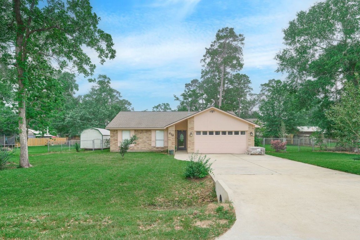 619 Pinewood Drive Conroe, TX 77385 - Photo 1 of 44 Oversized yard