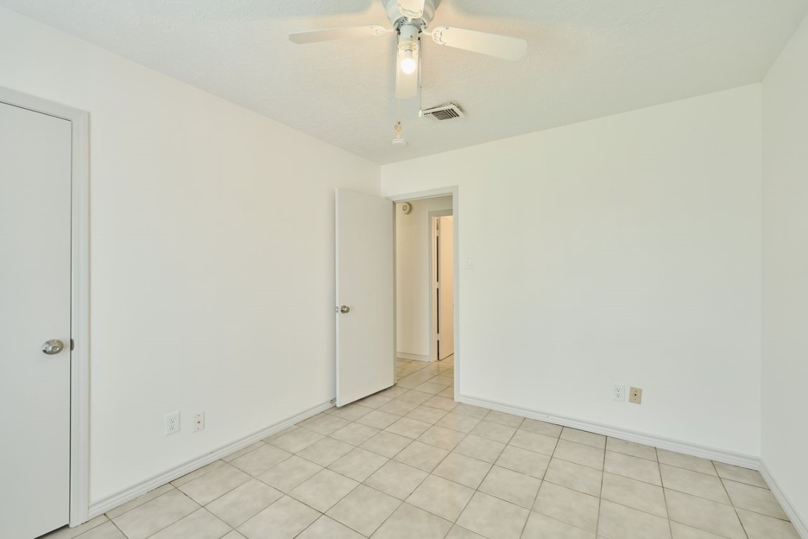 619 Pinewood Drive Conroe, TX 77385 - Photo 26 of 44 a view of an empty room