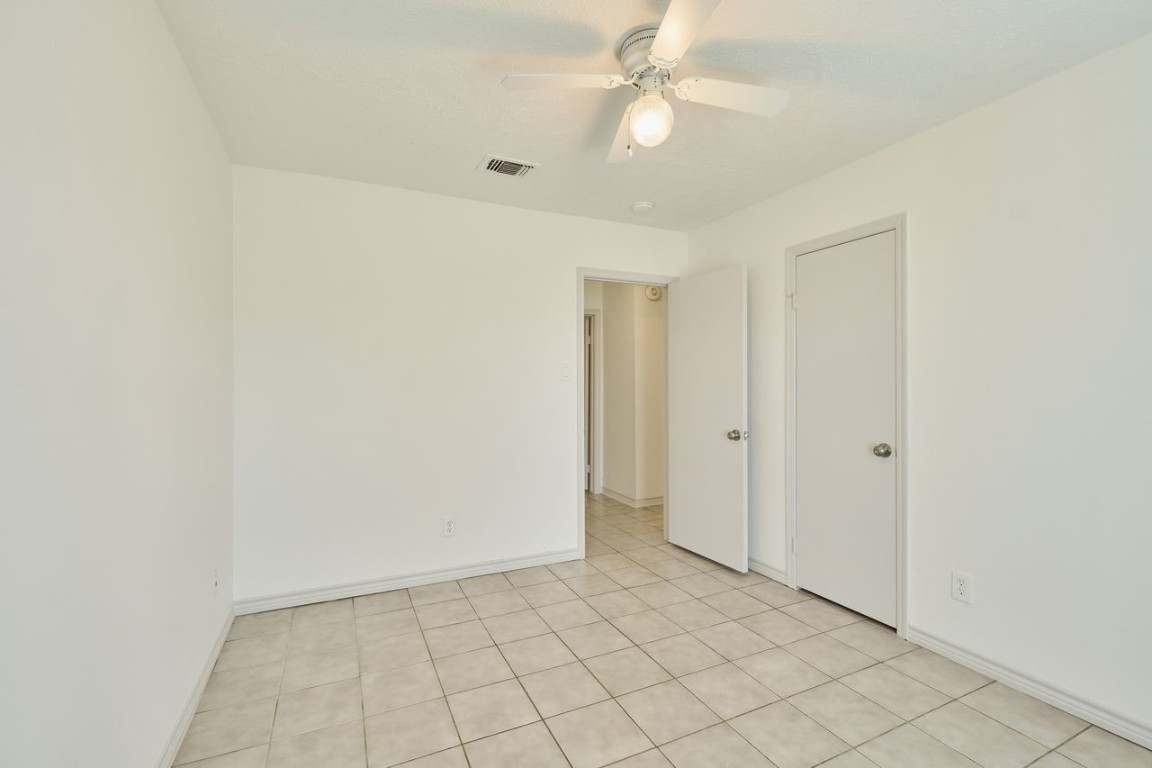 619 Pinewood Drive Conroe, TX 77385 - Photo 29 of 44 a view of an empty room
